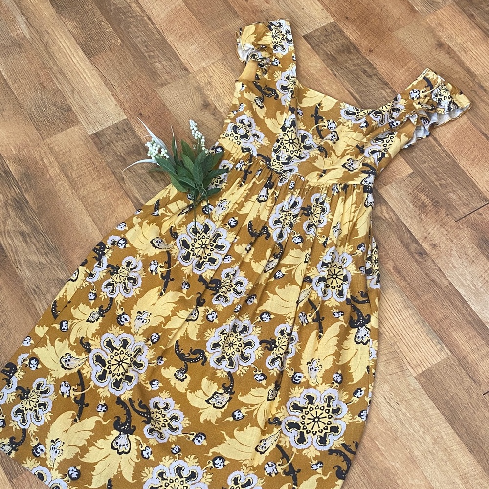 The Odell’s cotton dress very well made with pockets and cute open back !